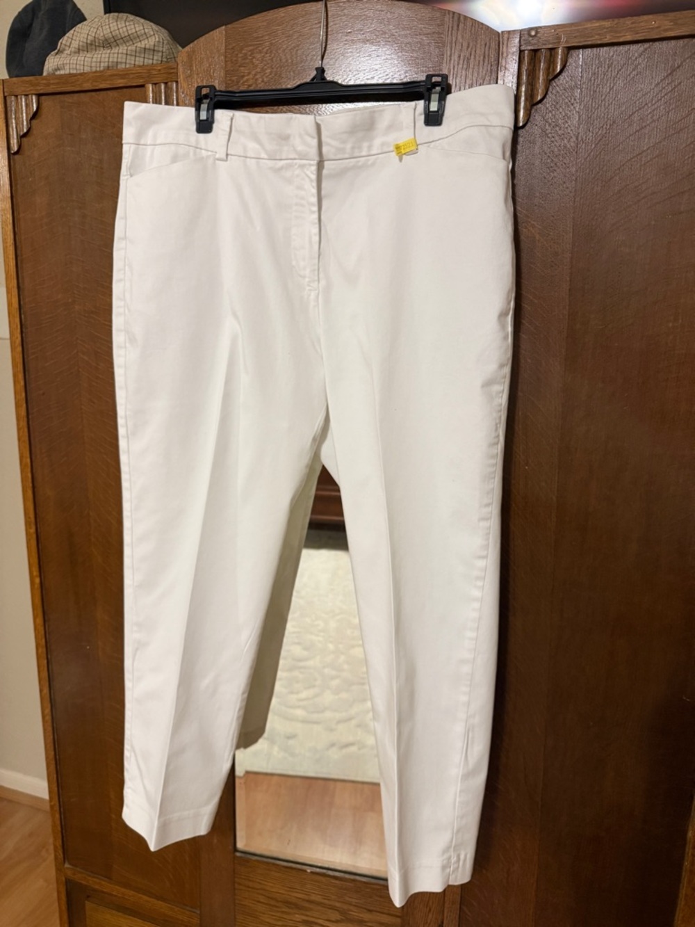 Liz Claiborne Emma White Ankle Length Pants, 16